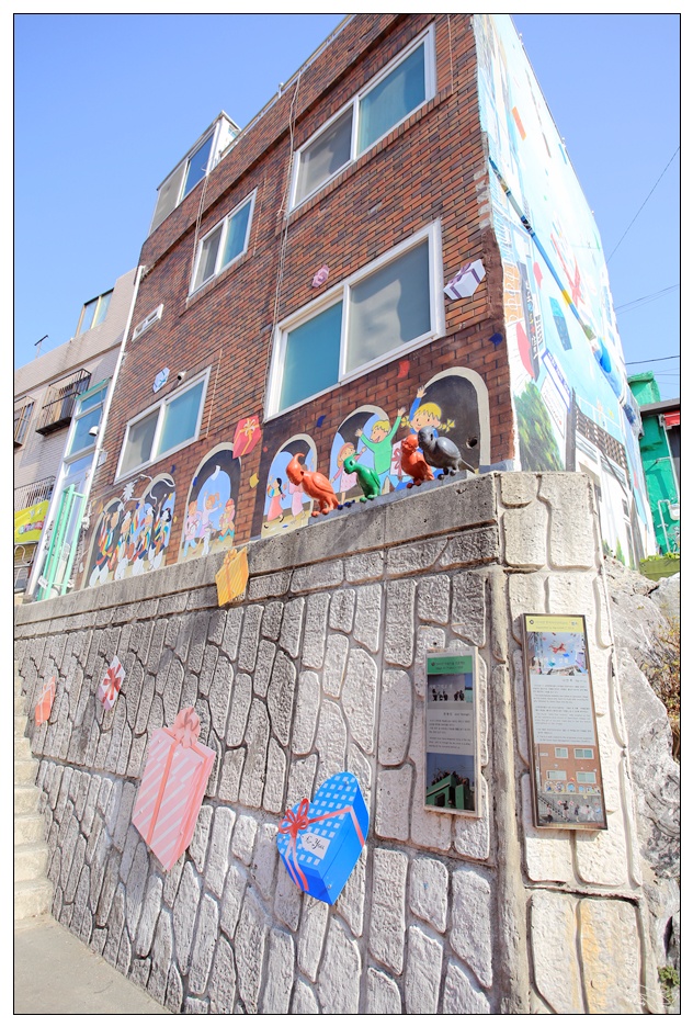 釜山超人氣景點|甘川洞文化村Gamcheon culture village。走一趟藝術村、來一趟與自己的浪漫旅行～完整走跳攻略～