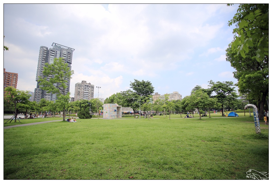 全民瘋野餐｜帶孩子走一趟草地、生態、運動、放空都內小旅行吧～萊爾富兔丸集點送～